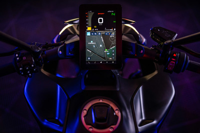 春風800NK賽道首秀 無線CarPlay加持，預計年后震撼上市